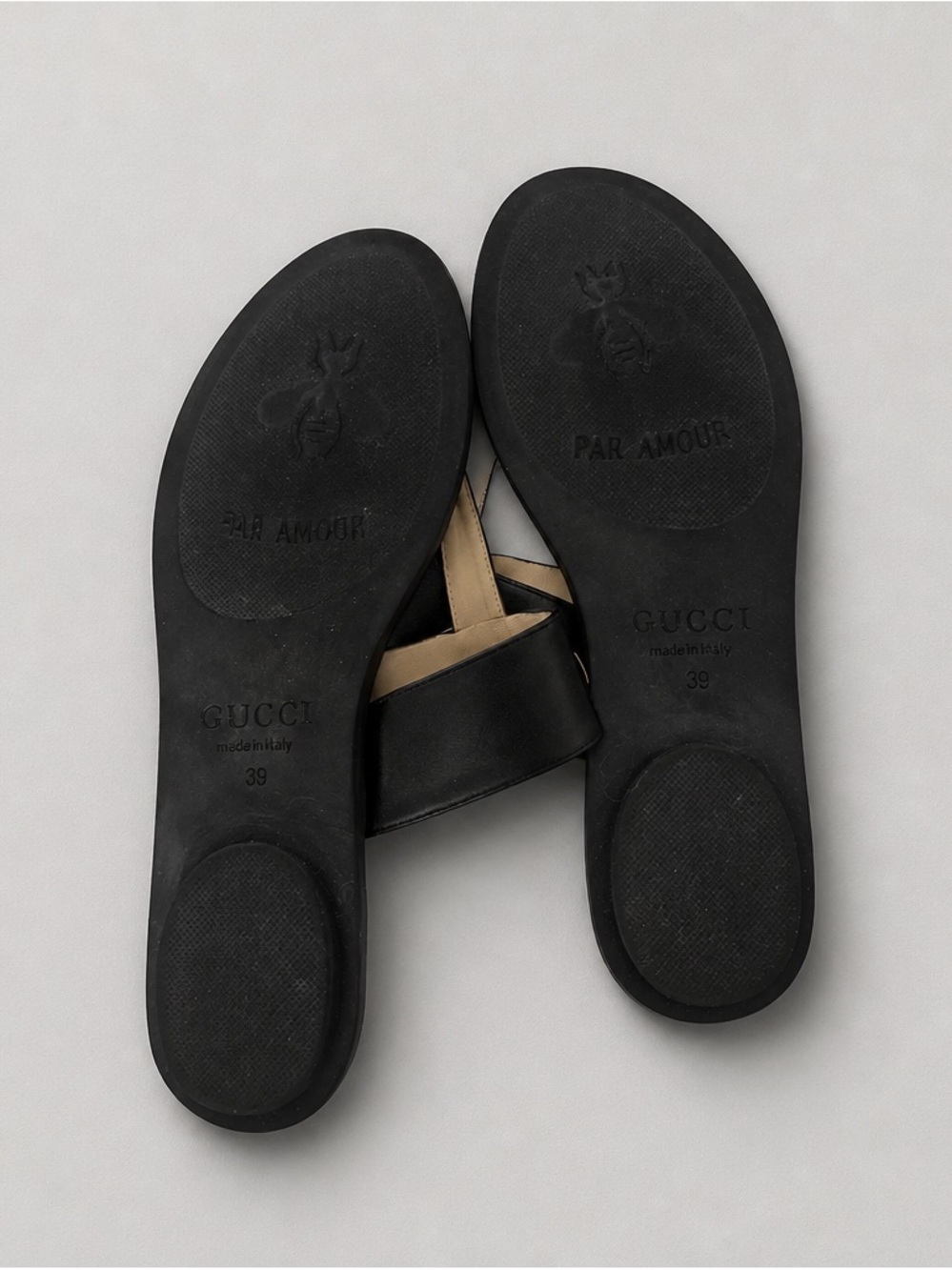 Gucci Black Leather Thong Sandals with Gold Double-G Accent - Picture 2 of 3
